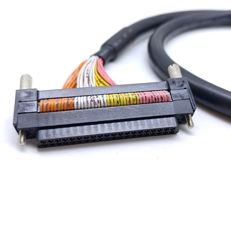 ПЛК FCN40 Обжимной соединительный провод 40-жильный контактный клеммный блок Многожильный сигнал IDC Экранированный кабель с замком AC05TB