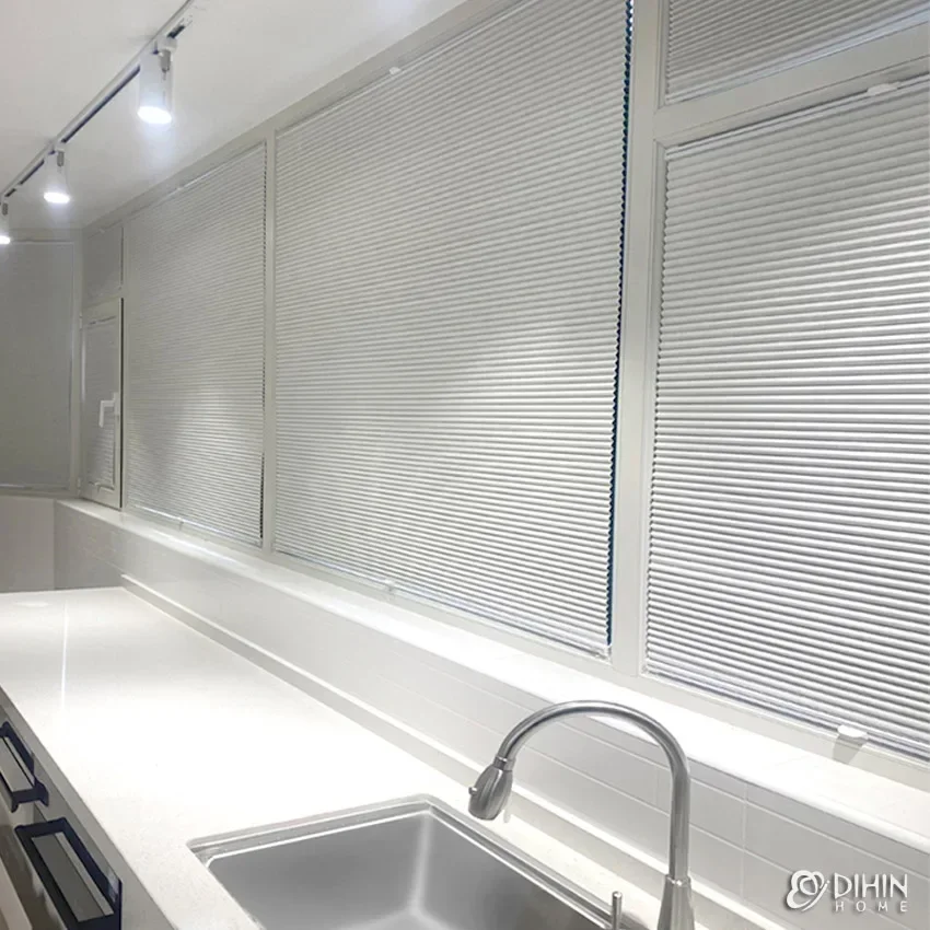 الموضة الحديثة اللاسلكية الأعلى أسفل أسفل أسفل الظل الخلوي نصف/تعتيم كامل مخصص نافذة العسل ظلال نافذة الستائر