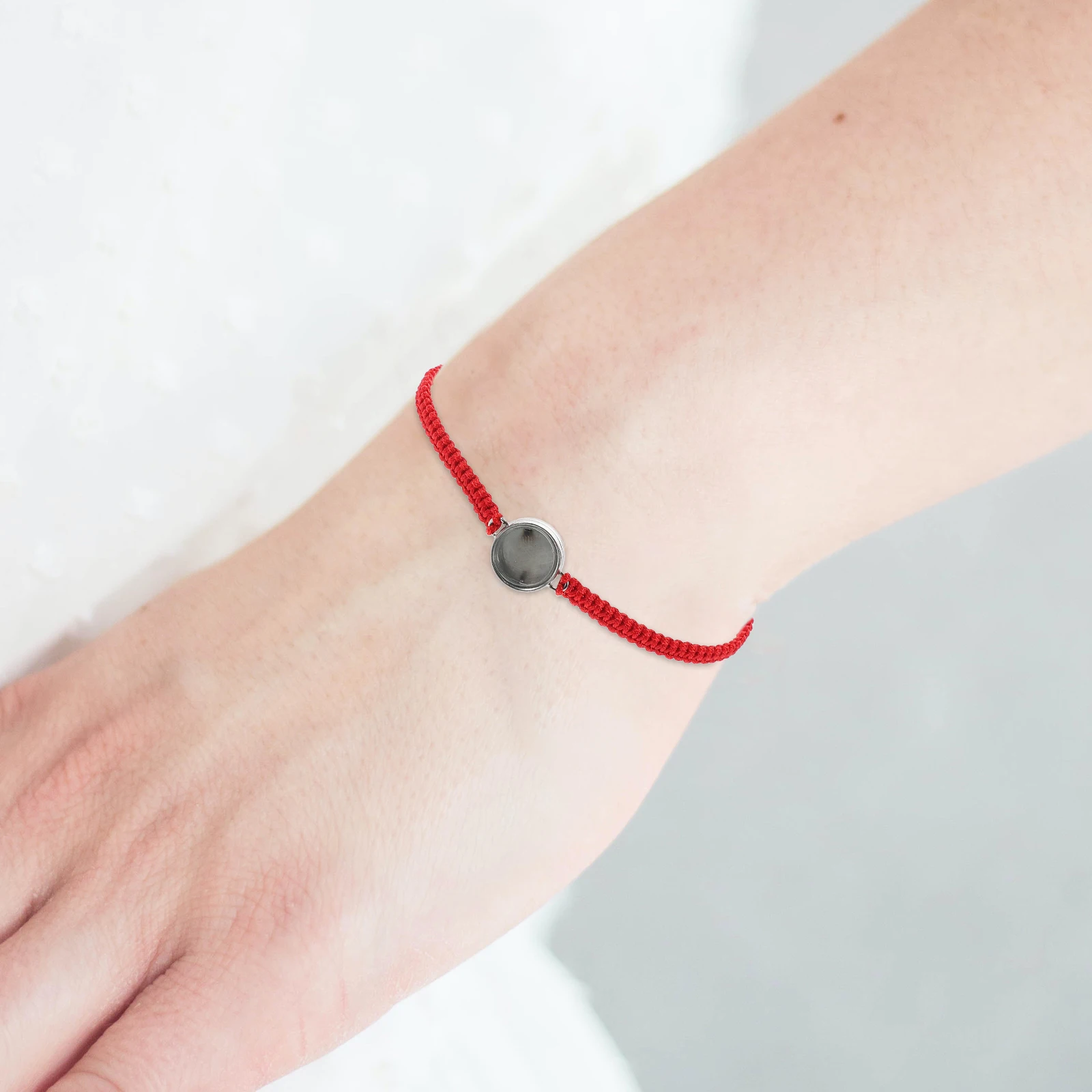 

Stainless Steel Openable Filler Holder Hand-Woven Red Rope Bracelet Unique Daily Wear Jewelry Adjustable Braided Lucky