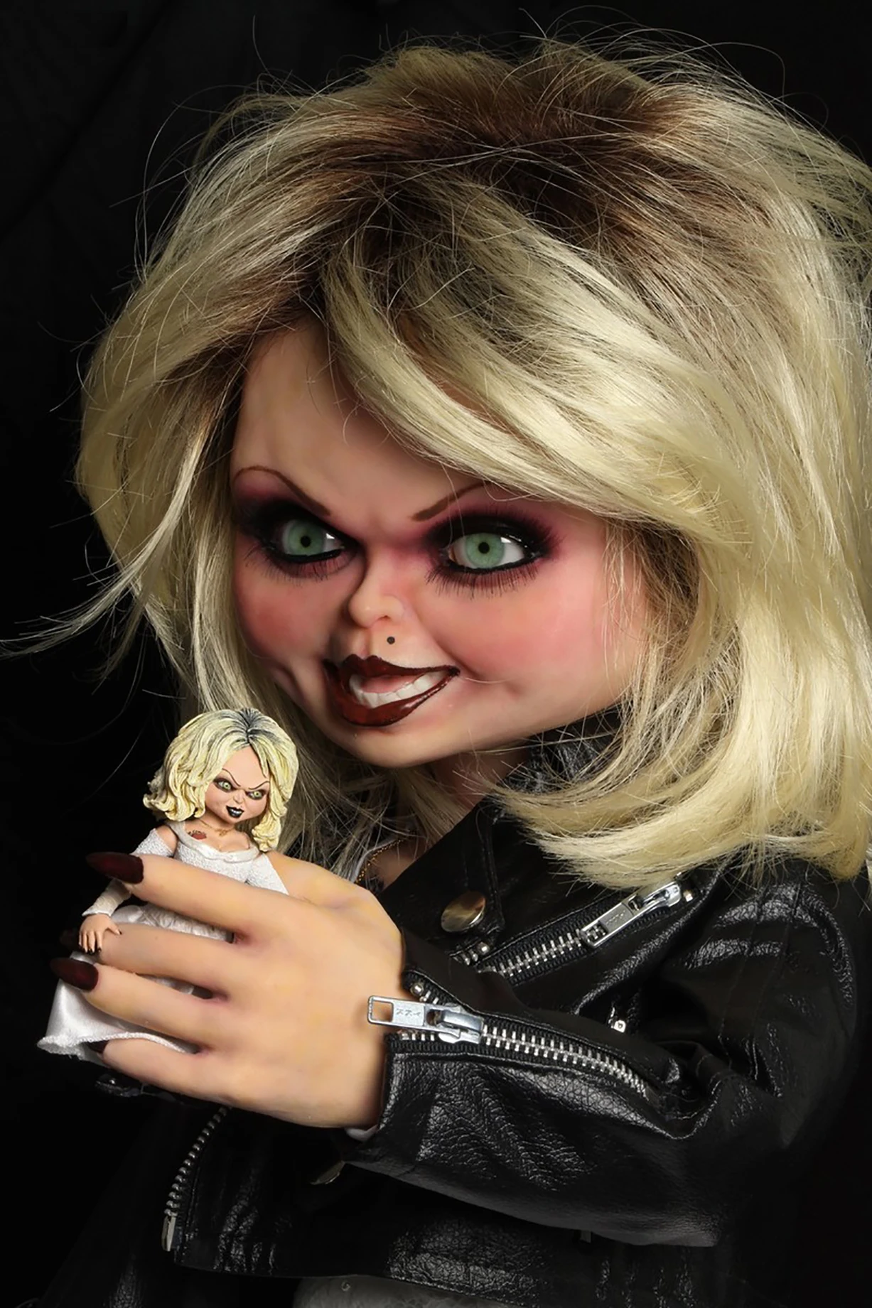 チャッキー ティファニー：1/1スケールネカ製フィギュアの真実と実際の 
