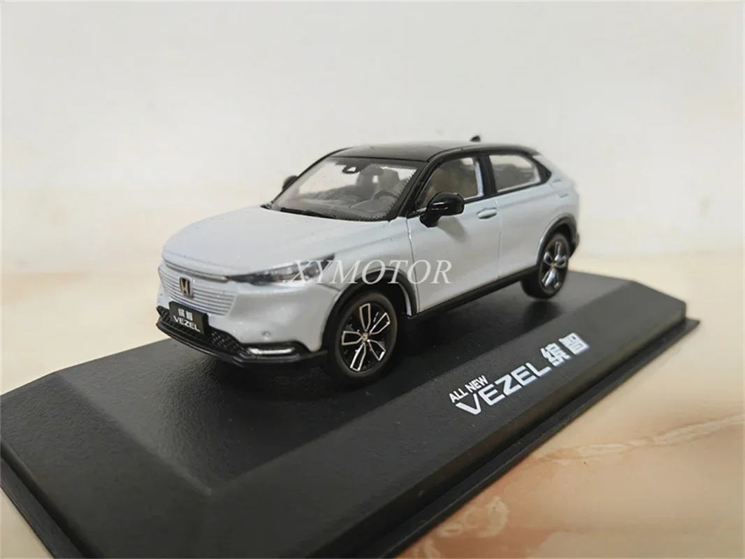 

Новинка 1/43, литая металлическая модель автомобиля для Honda VEZEL 2023, игрушки, подарки, хобби с витриной коробкой, белые коллекционные украшения