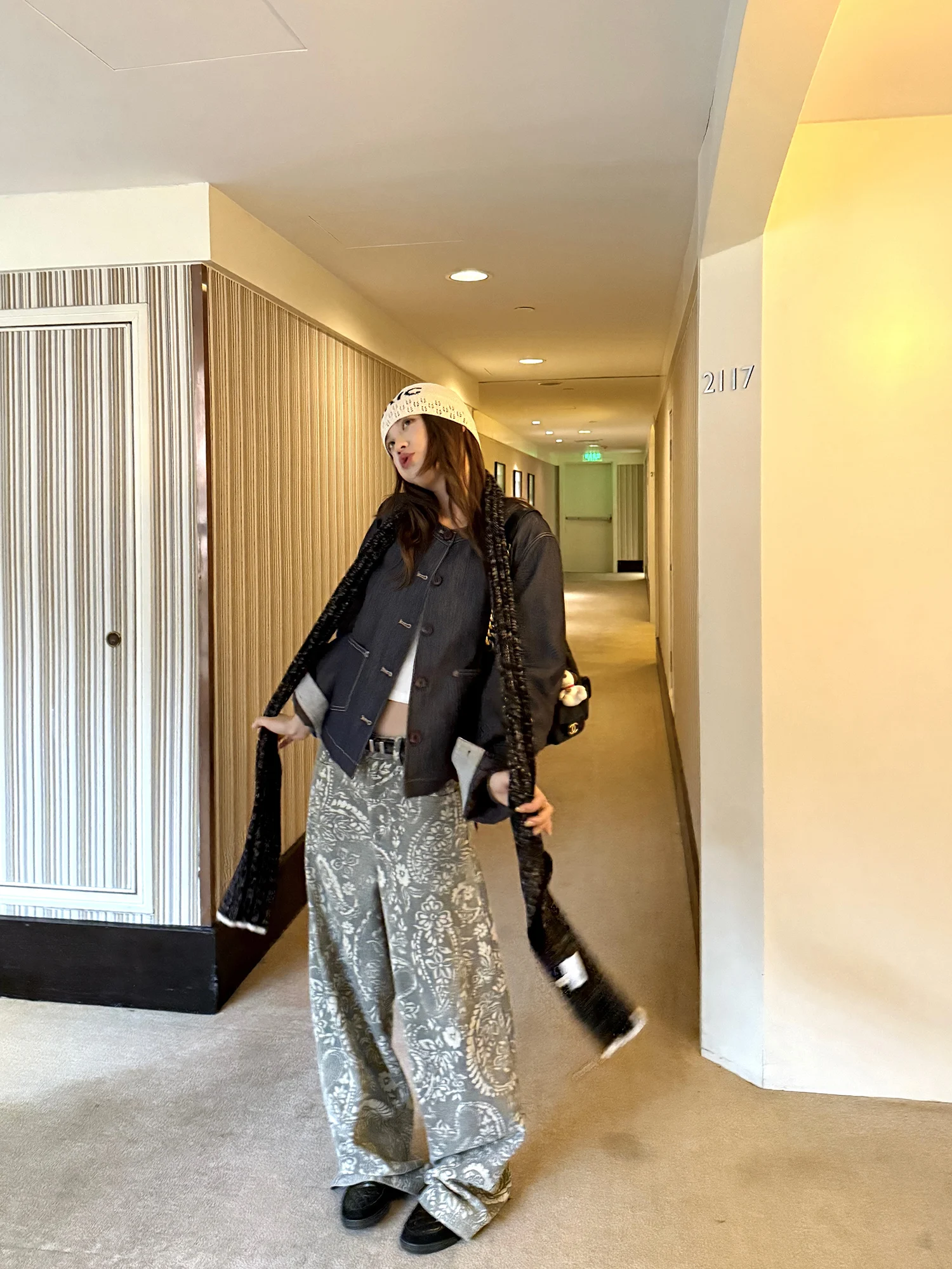 

Женская джинсовая куртка в стиле ретро, оригинальный дизайн, эффектный дизайн, цвет деним, верхняя одежда