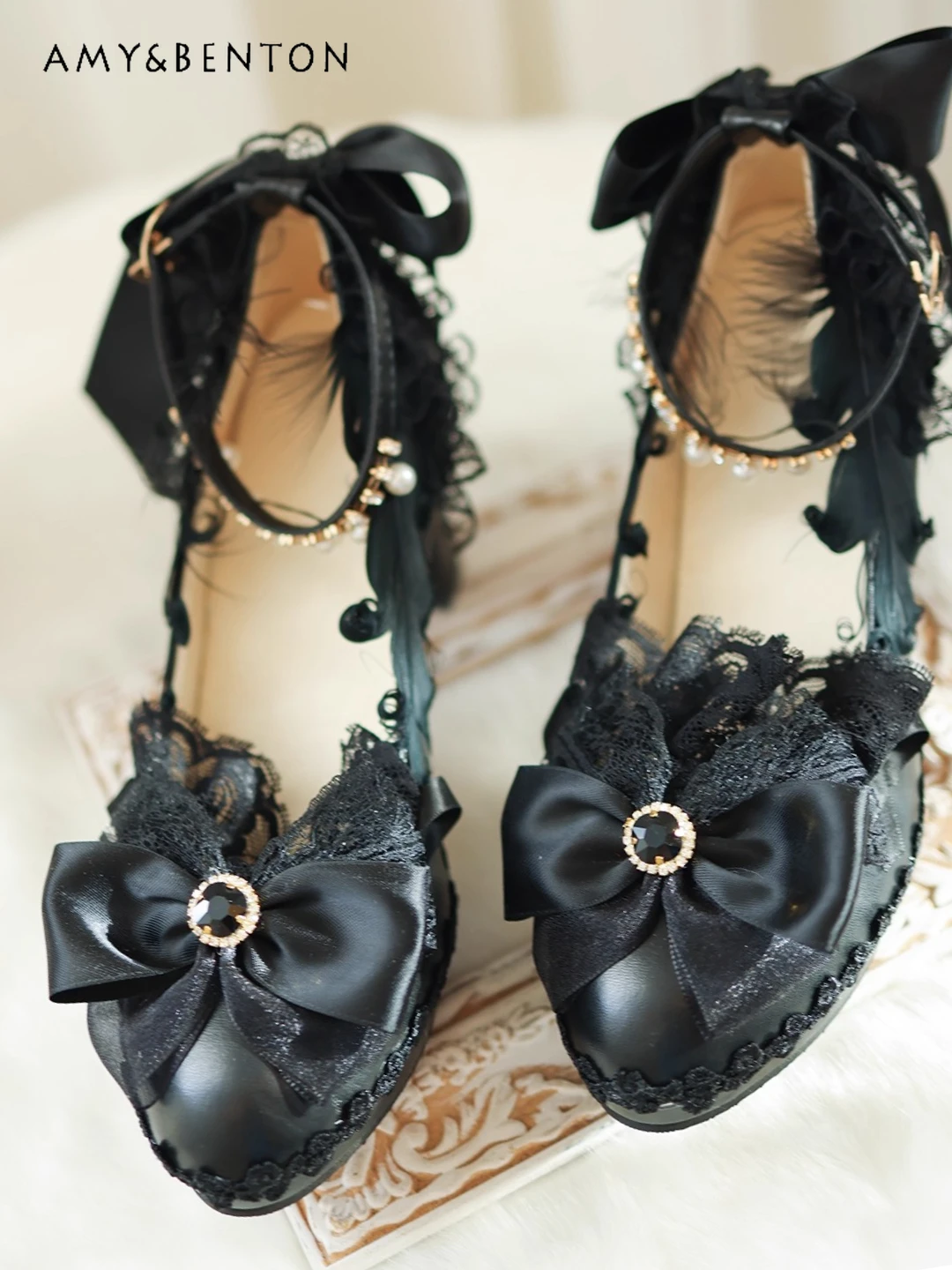 

Elegant Fairy Style High Heels Retro Feather Patchwork Pointed Bow Buckle High Heels Women's Evening Dress Princess Shoes