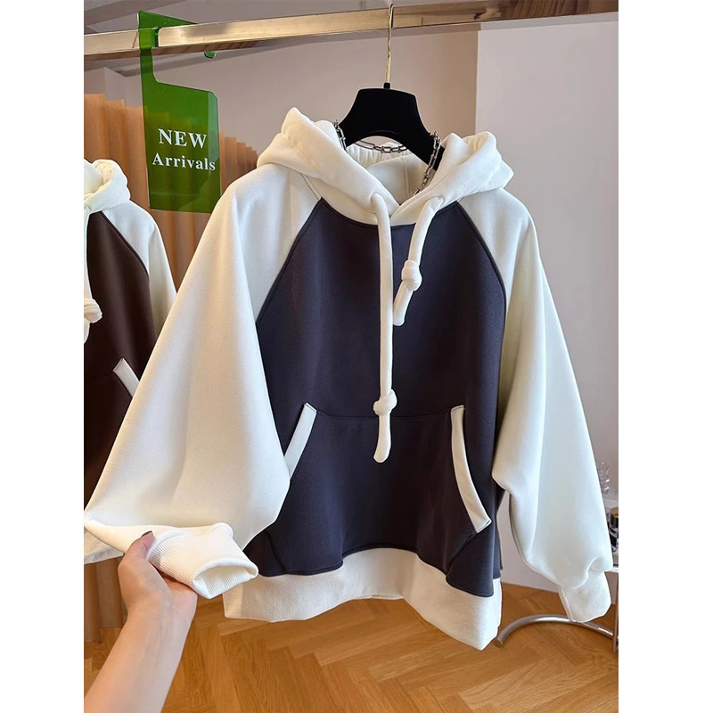 2024 Popular Loose Casual Pullover Sweatshirts Women Warm Contrasting Splicing Shoulder Long Sleeves Hooded Sweatshirt Woman