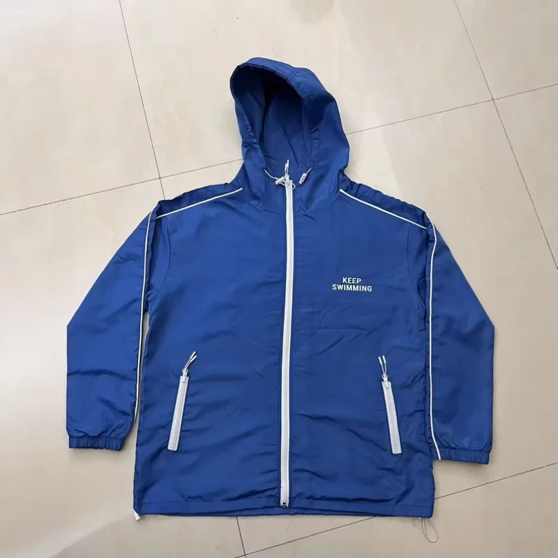 Chaqueta cortavientos con capu - Windbreaker Anime Merchandise reseña y precio