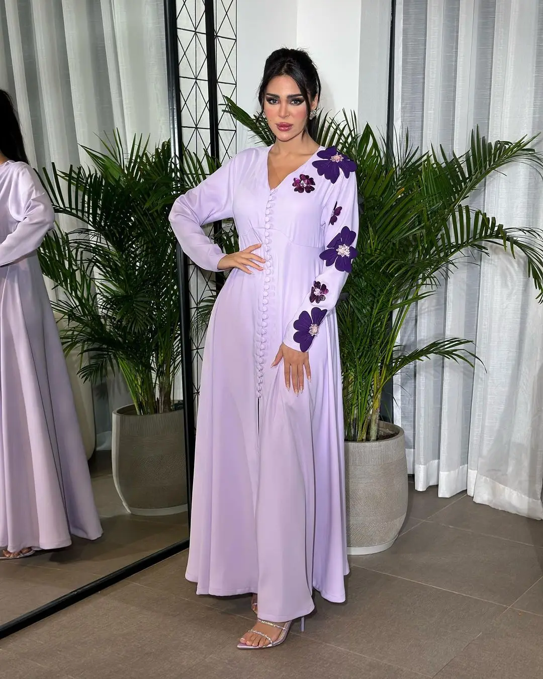 

Purple Appliques Lilac Prom Dresses Arabia New Design V-neck Buttons Long Sleeves Evening Dresses Party Gown فساتين مناسبة رسمية