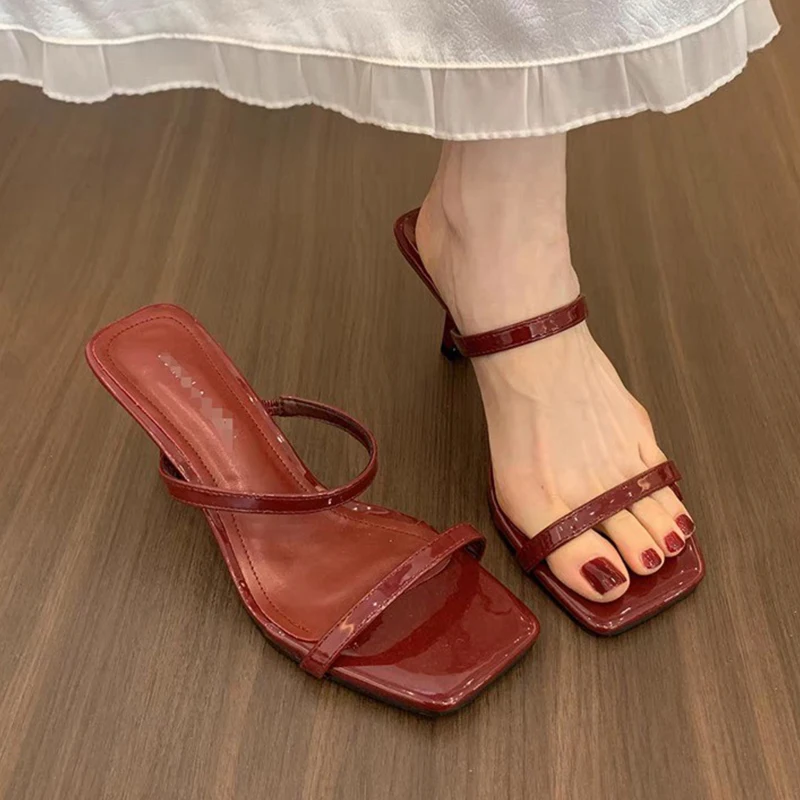 

Женские босоножки с квадратным носком на высоком каблуке, пляжные туфли, модные летние туфли-лодочки 2026, повседневная обувь для прогулок, женские шлепанцы