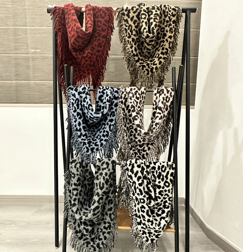 Warm Leopard Print Cashmere Tassel Scarf For Women Autumn Winter Triangular Shawl Winter Retro Triangle Shawls Scarf Wraps Capes