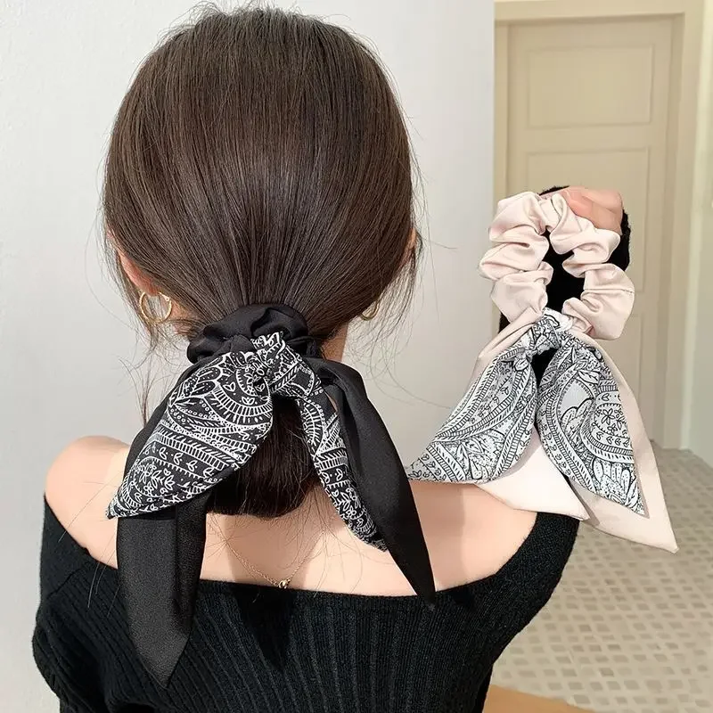 

Women's Scrunchies Korean Version Checkered Larg Hair Band Features Exquisite Design New Sweet Style Hair Tie