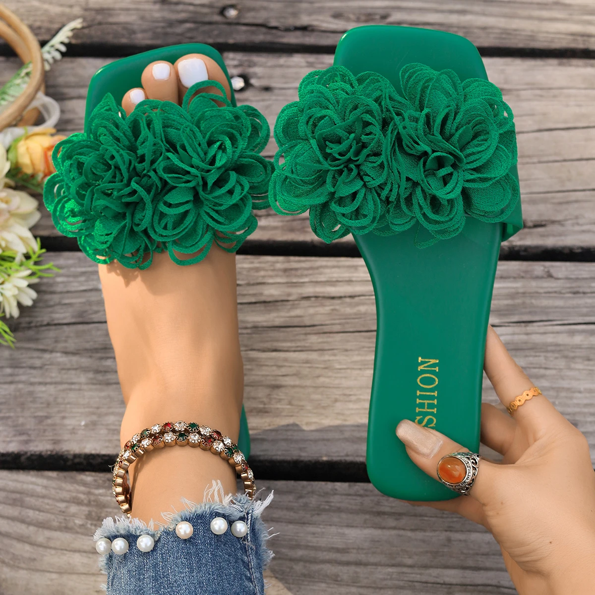 

Women Flower Flat Slippers 2025 New Fashion Dress Sandals Outdoor Shallow Slippers Casual Walking Shoes Female Home Slides Women