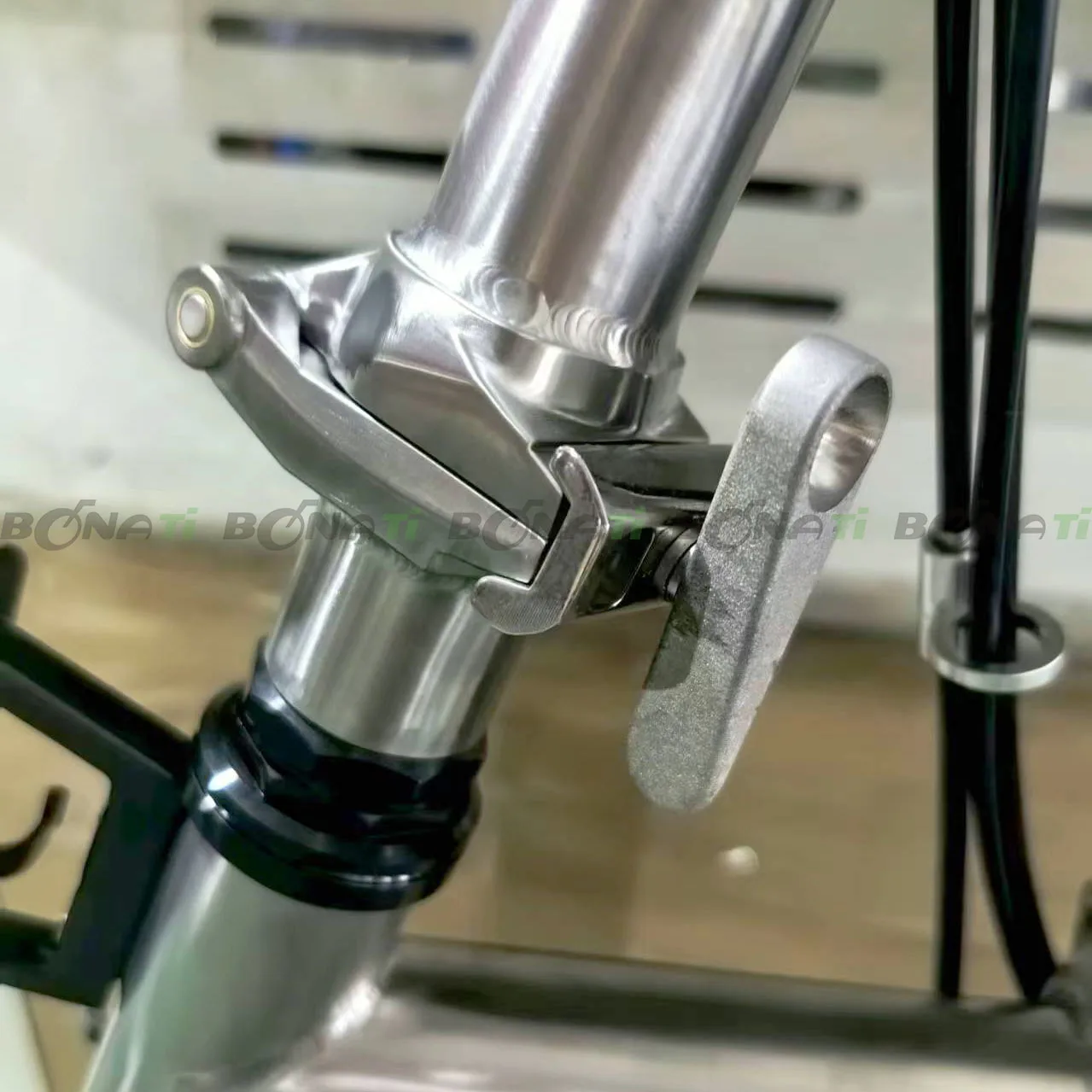 

Титановый шарнирный зажим C с 3D-печатью