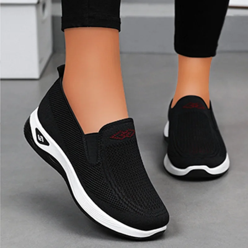 

Versatile Mesh Shallow Mouth Flat Breathable Lightweight Mom Shoes Elderly Non-slip Soft Sole Cloth Shoes Single Shoes