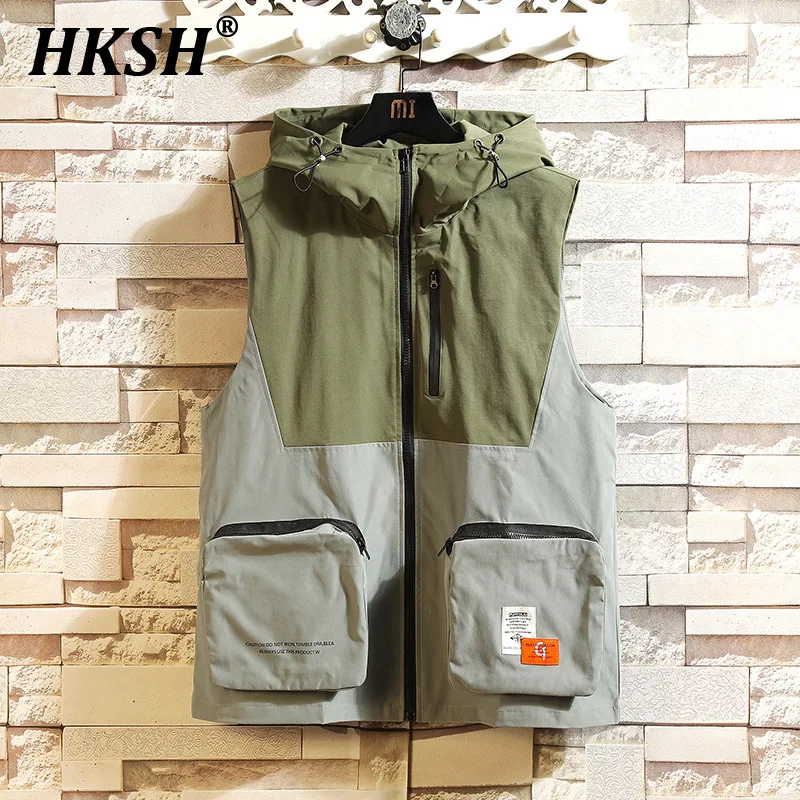 

HKSH Spring Summer Men's Tide Hooded Vest Pacthwork Loose Techwear Pockets Chic Punk Fashion High Street Zipper Tank Tops HK1652