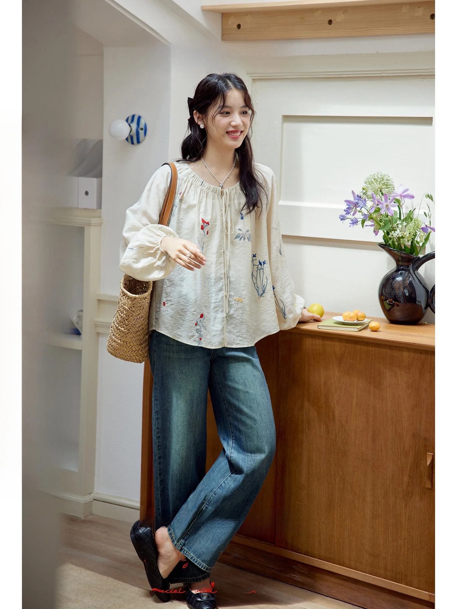 

ORWhite irt Женский круглый дизайн Ne Tie Sensation Chinese Sle Top ort Sve Цветочная вышивка Autumn Faion