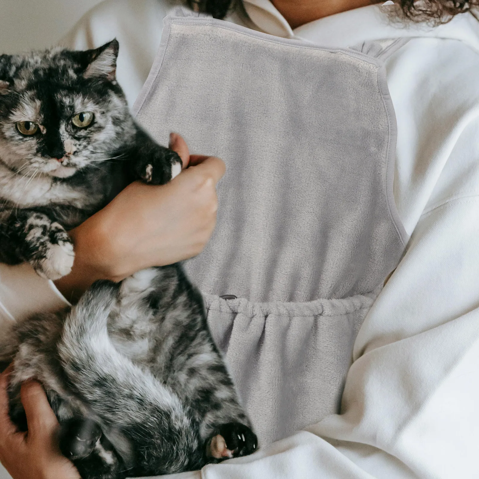 

Cat Hug Apron Carrier Bag Carrying Sling Wearable Bib Cats Dog Arctic Fleece Carriers Pouch Soft Comfortable Non Sticky Material