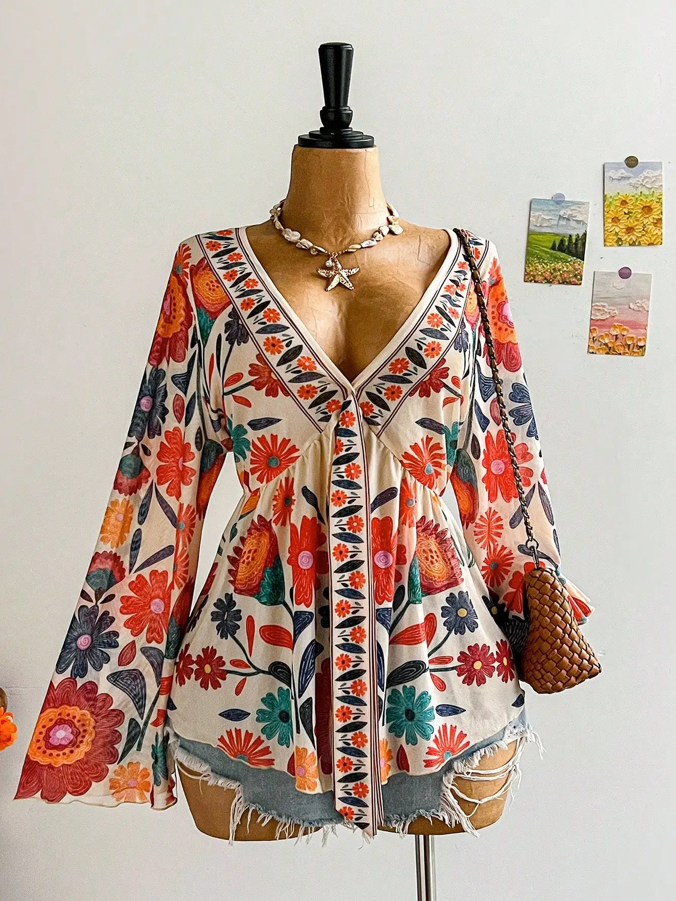 

Женская винтажная блузка с цветочным принтом, V-образным вырезом, длинными расклешенными рукавами и завязками спереди, свободного кроя в стиле бохо