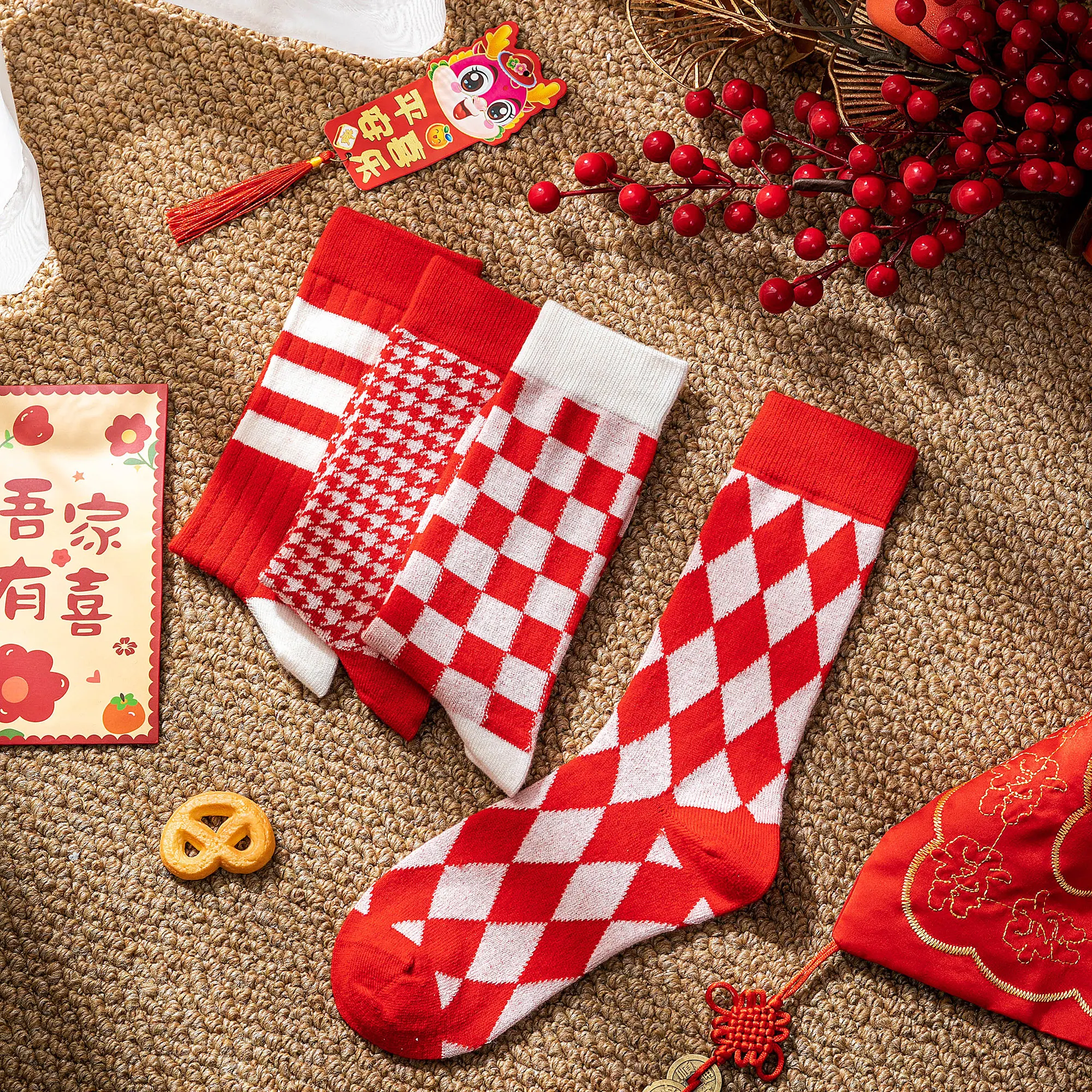 

4 пары красных носков из 100% шерсти до середины икры для женщин и мужчин, бесшовные теплые носки для осени и зимы, подарок на год рождения