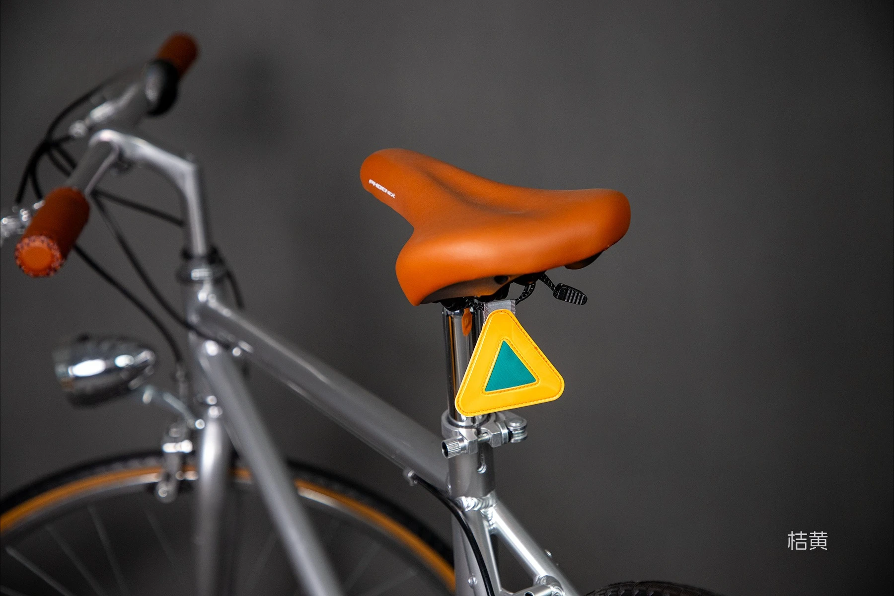 Multifunktionales elastisches reflektierendes Dreiecksschild, Fahrradsattel-Hängereflektor, Sicherheitswarnetikett für Nachtfahrten zur Sicherheit. – Detail 6