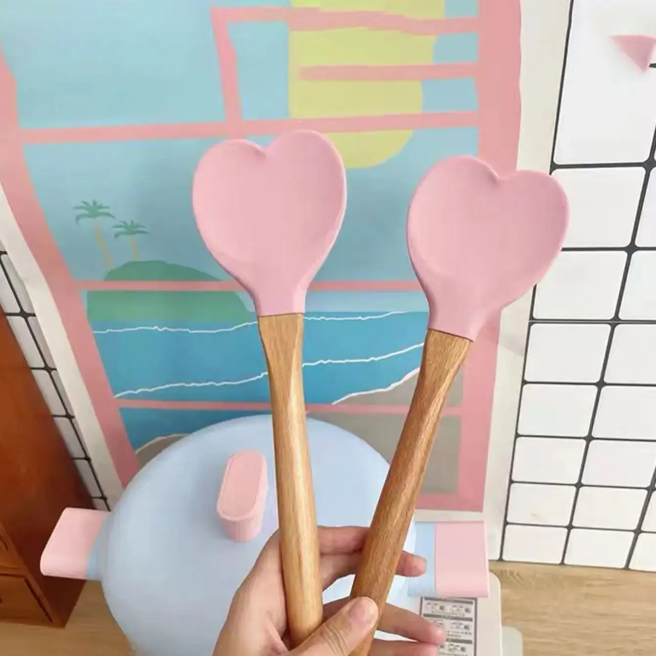 High-Quality Heart-Shaped Silicone Spoon for Baking, Cream Spreading, Wooden Handle Silicone Spatula, Long-Handled Mixing Spoon, Kitchen Utensils