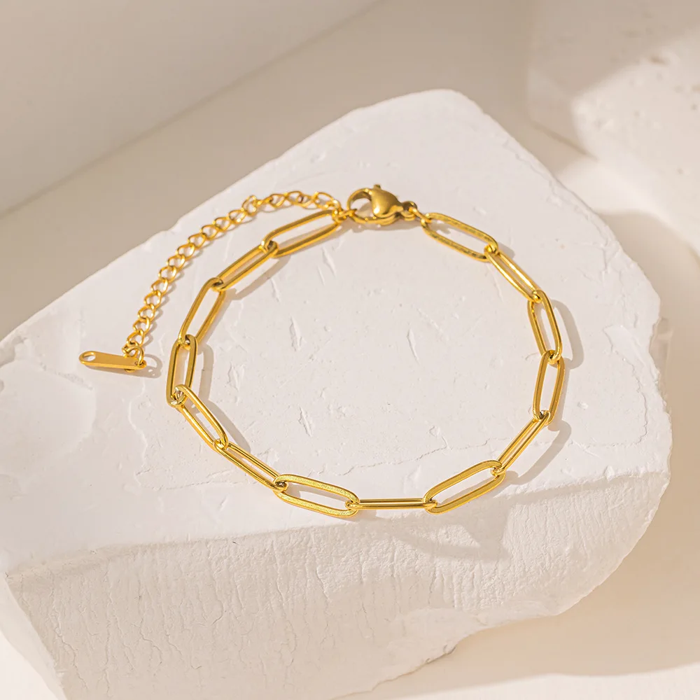 Goldfarbenes Edelstahl-Kreuzkettenarmband, einfaches Herren-Paperclip-Armband, trendiges Schmuckarmband für Damen-Accessoires. – Detail 5