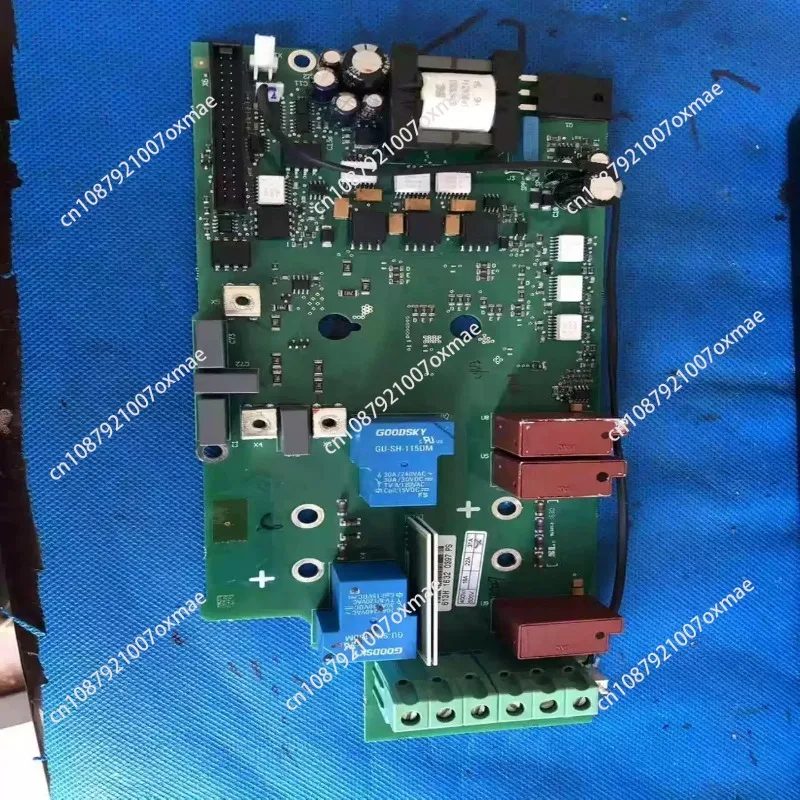 

Для преобразователя частоты NXP-NXS представляет собой плату драйвера основной платы питания 7,5-11-15 кВт PC00613 413C.