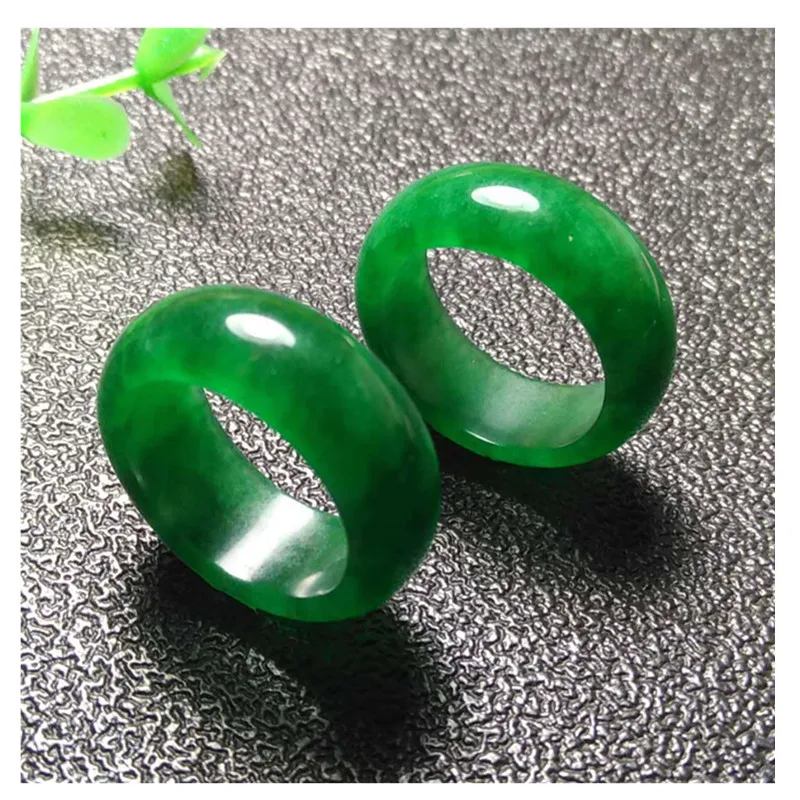 Trendy emerald for couples, fashionable light green Malayan jade ring 5