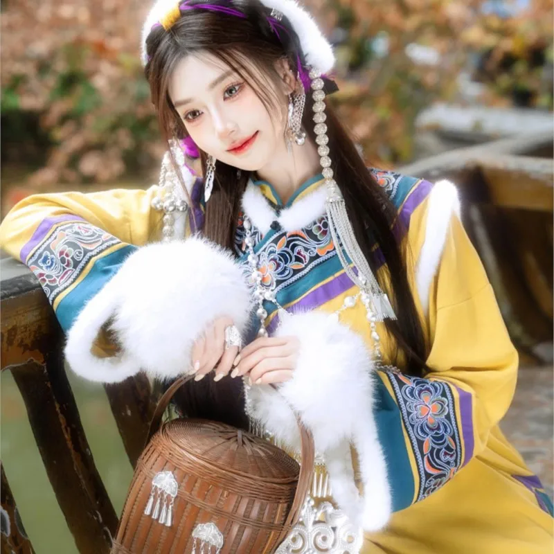 

Новая одежда, женский комплект, экзотическая туристическая съемка, фотовышивка