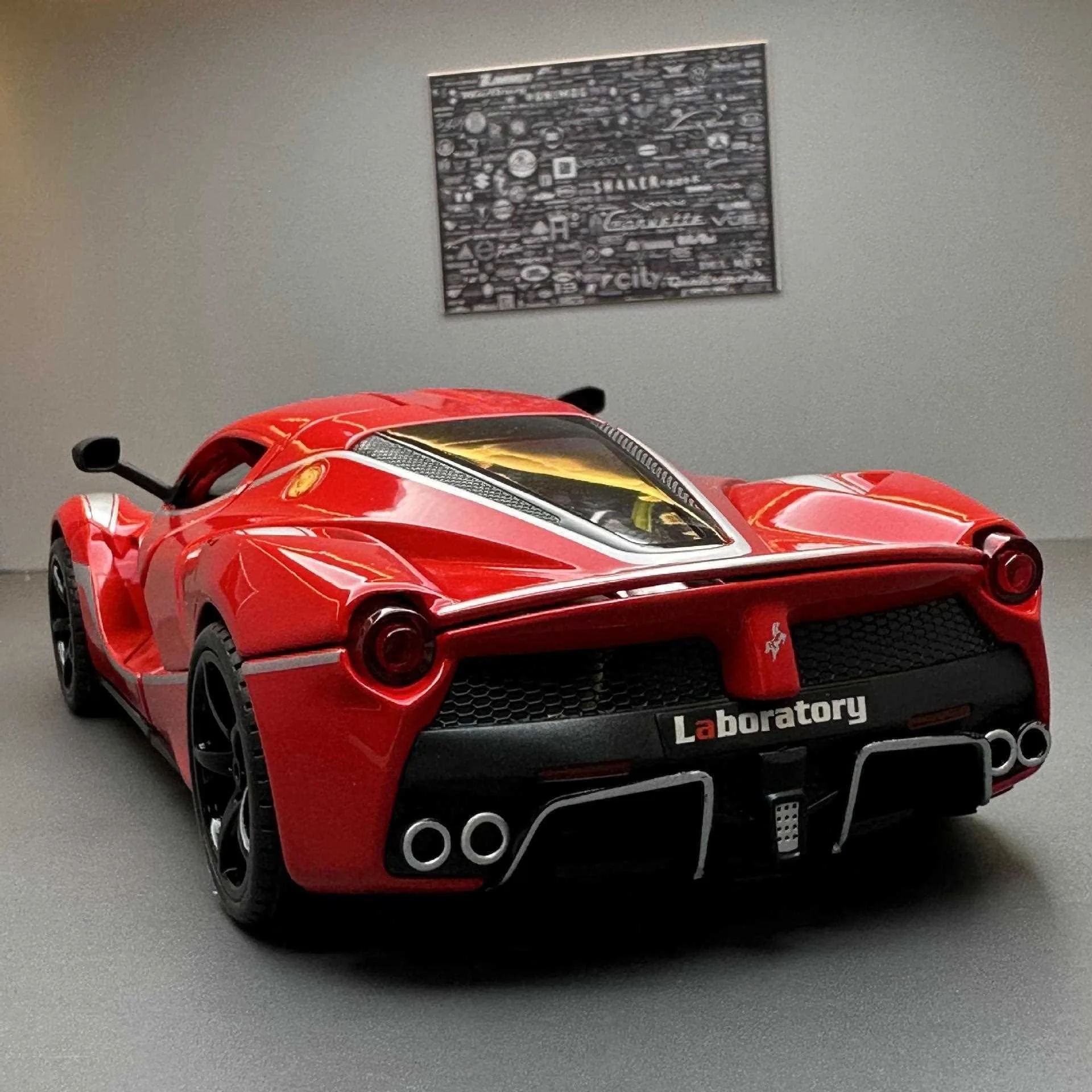 1/22 فيراري FXXK سوبر سيارة سبيكة سيارة نموذج ضوء الصوت التراجع الأطفال الصبي لعبة معدنية الديكور طفل سيارة صغيرة تحصيل