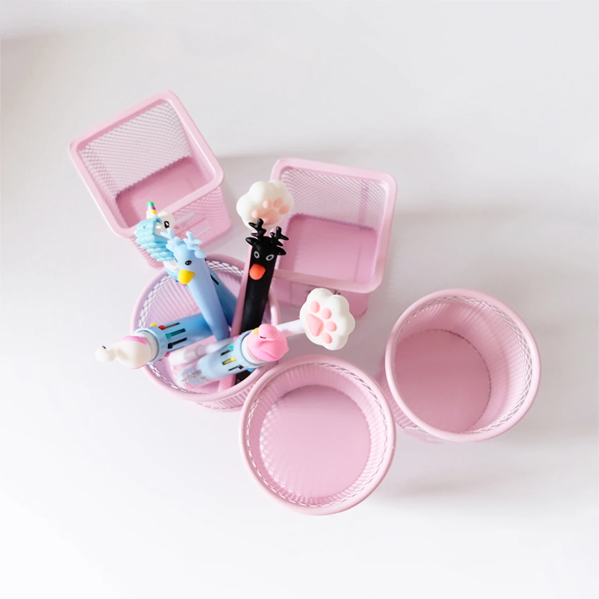 

Desktop Trash Can Pink Metal Mini Wastebasket Storage Basket Pencil Holder Makeup ganizer Shockproof Versatile Office