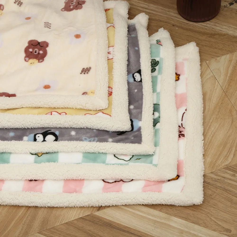 Double-layer thickened pet blanket with cartoon prints multifunctional nap blanket for autumn and winter warm all-season blanket - Image 4