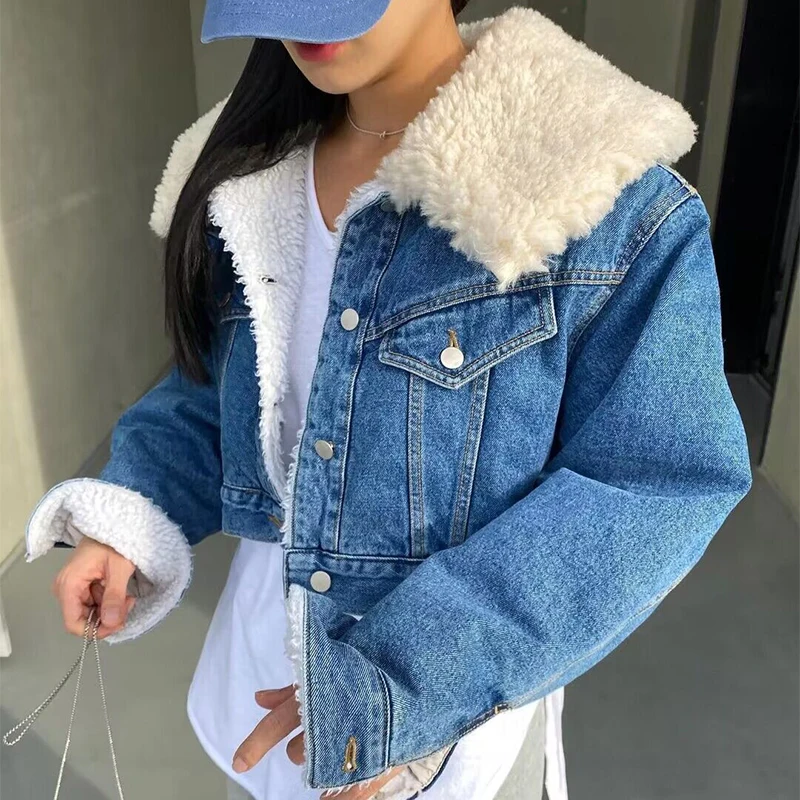 

Стильная осенне-зимняя куртка с воротником из овечьего меха, на одной пуговице, свободного кроя, с длинными рукавами, универсальная женская джинсовая куртка