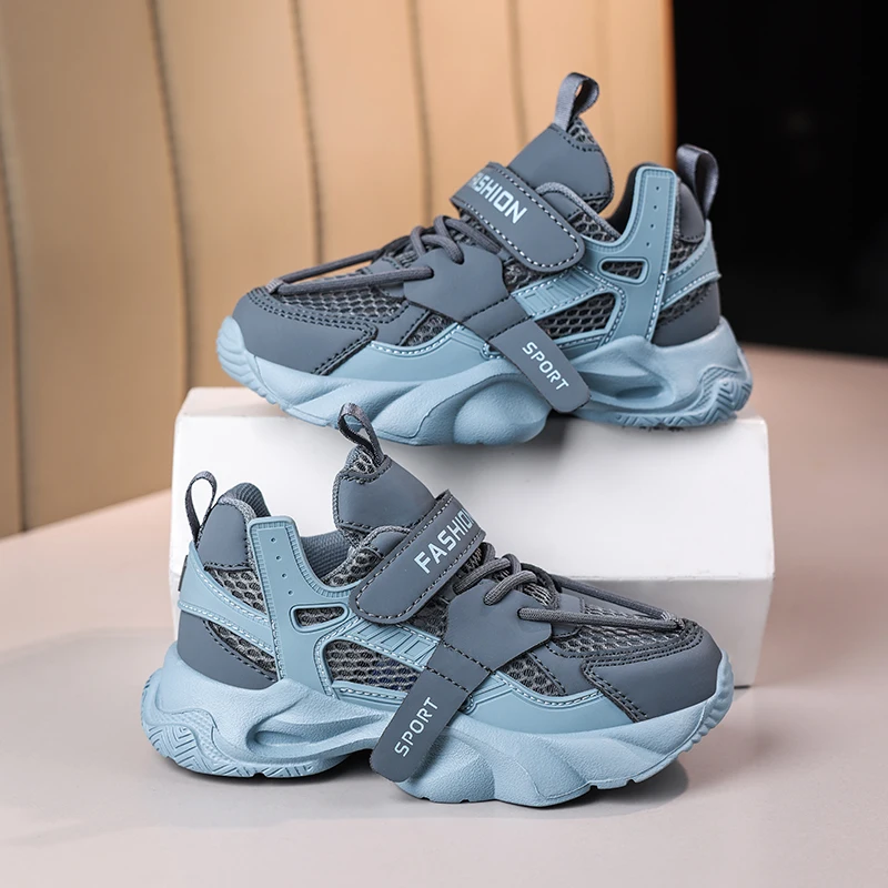 A pair of four-season mesh breathable Velcro running shoes, soft-bottom anti-slip and wear-resistant sports shoes, model YZ-088