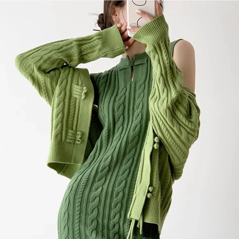 Dark Light Green Contrasting Knitted Dress Set For Women\'S Autumn And Winter New Chinese Style Buckle Design Knitted Vest Dress