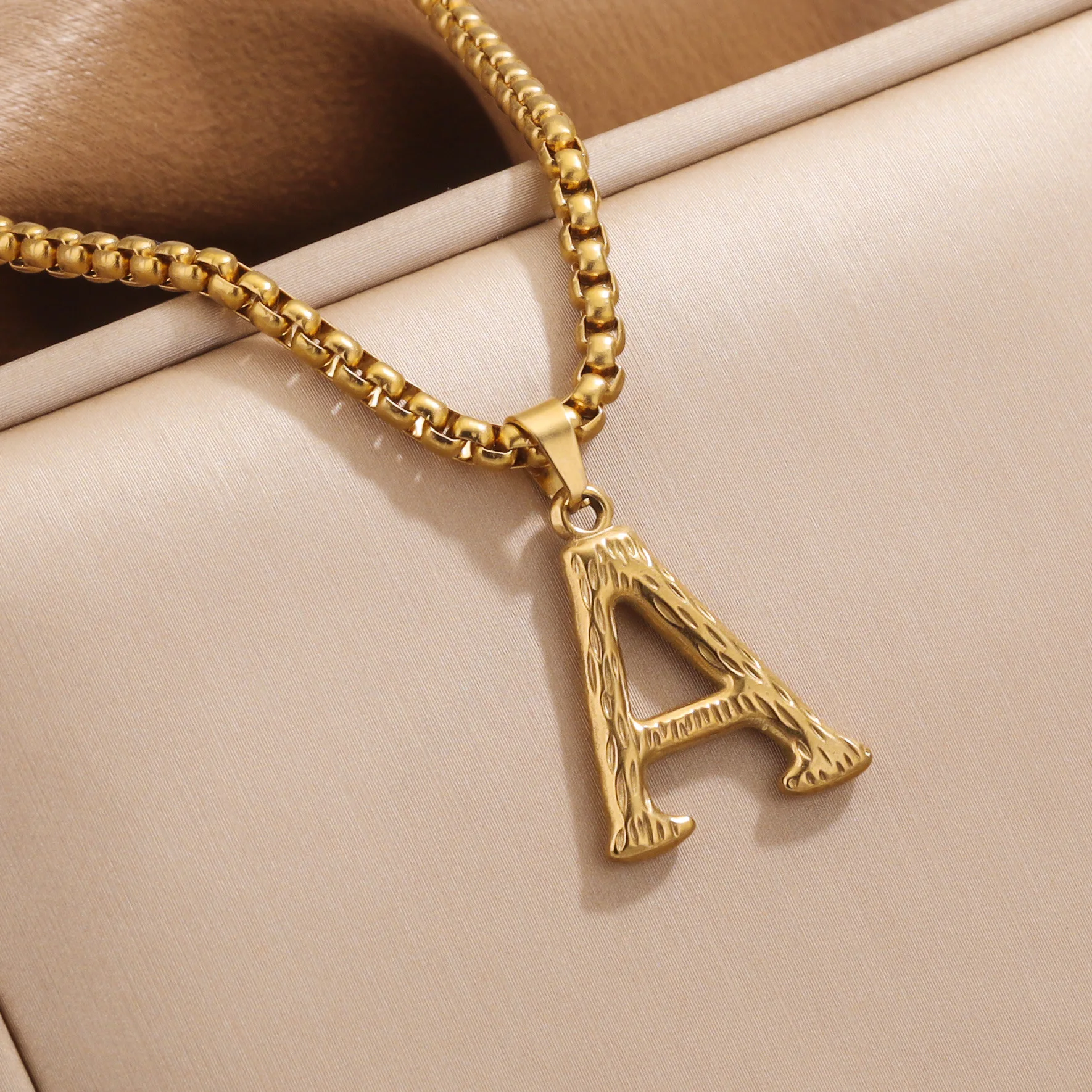 20pcs/ Bag  Personalized Jewelry Minimalist Alphabet 18K Gold Plated Stainless Steel Initial Charms DIY Jewelry Handmade