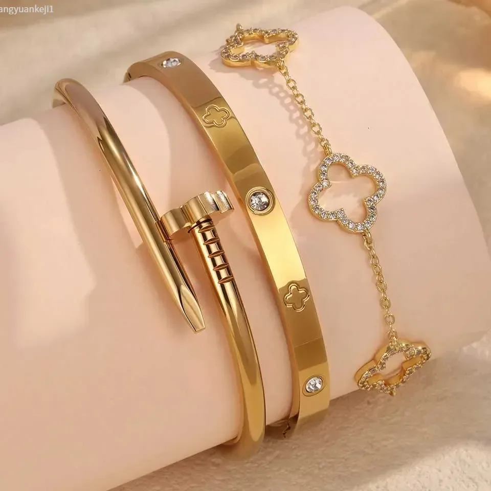 Diamond Bracelet Yupsk hand chain 3Pcs Stainless Steel 18K Gold Plated Four-Leaf Flower Nails Stacked Bracelet Bangles Shiny Zircon Couple Jewelry
