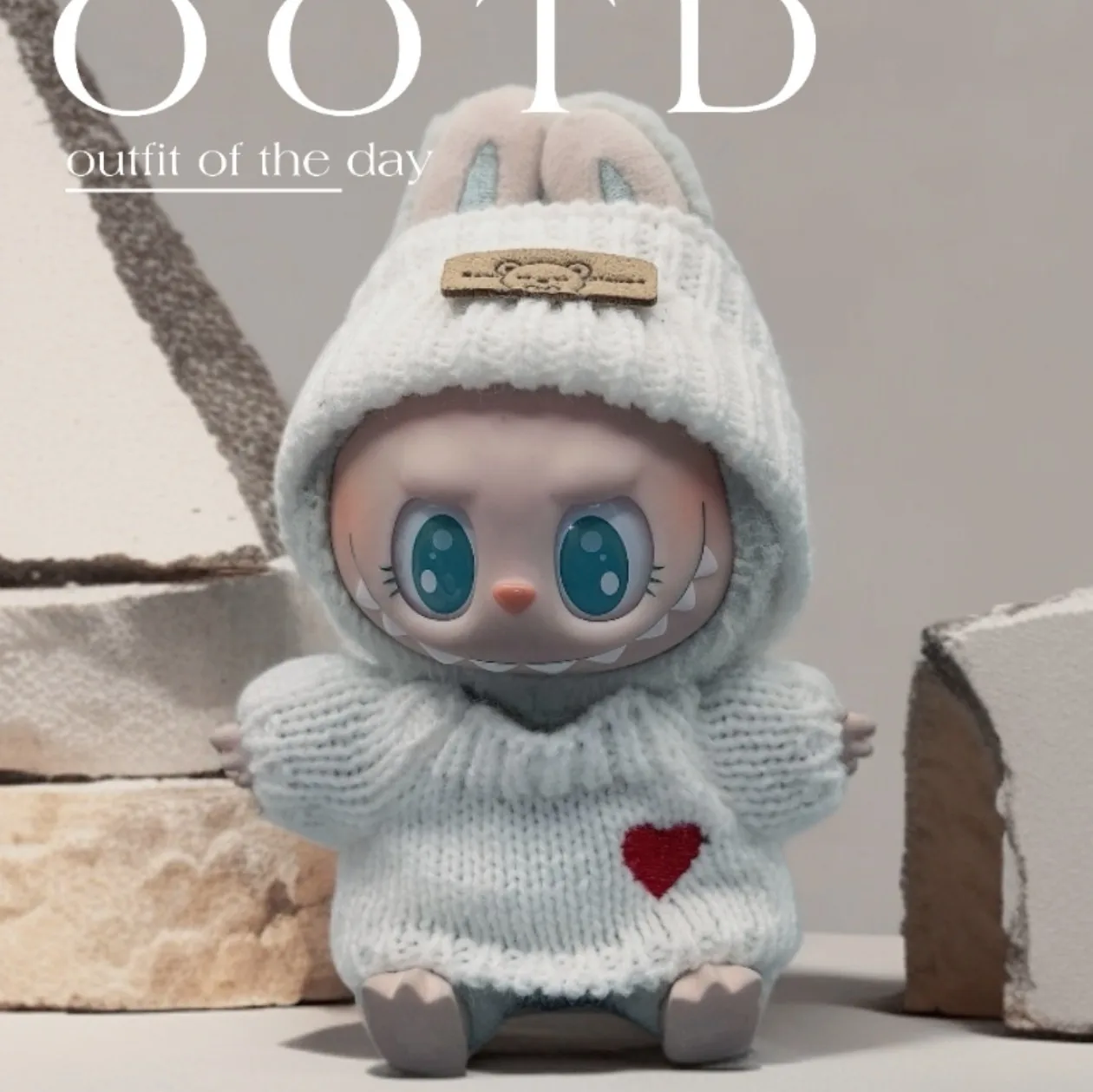 

LABUBU 1.2.3 generation blind box cute casual clothes pendant Labubu handmade love sweater jeans fashion accessories.