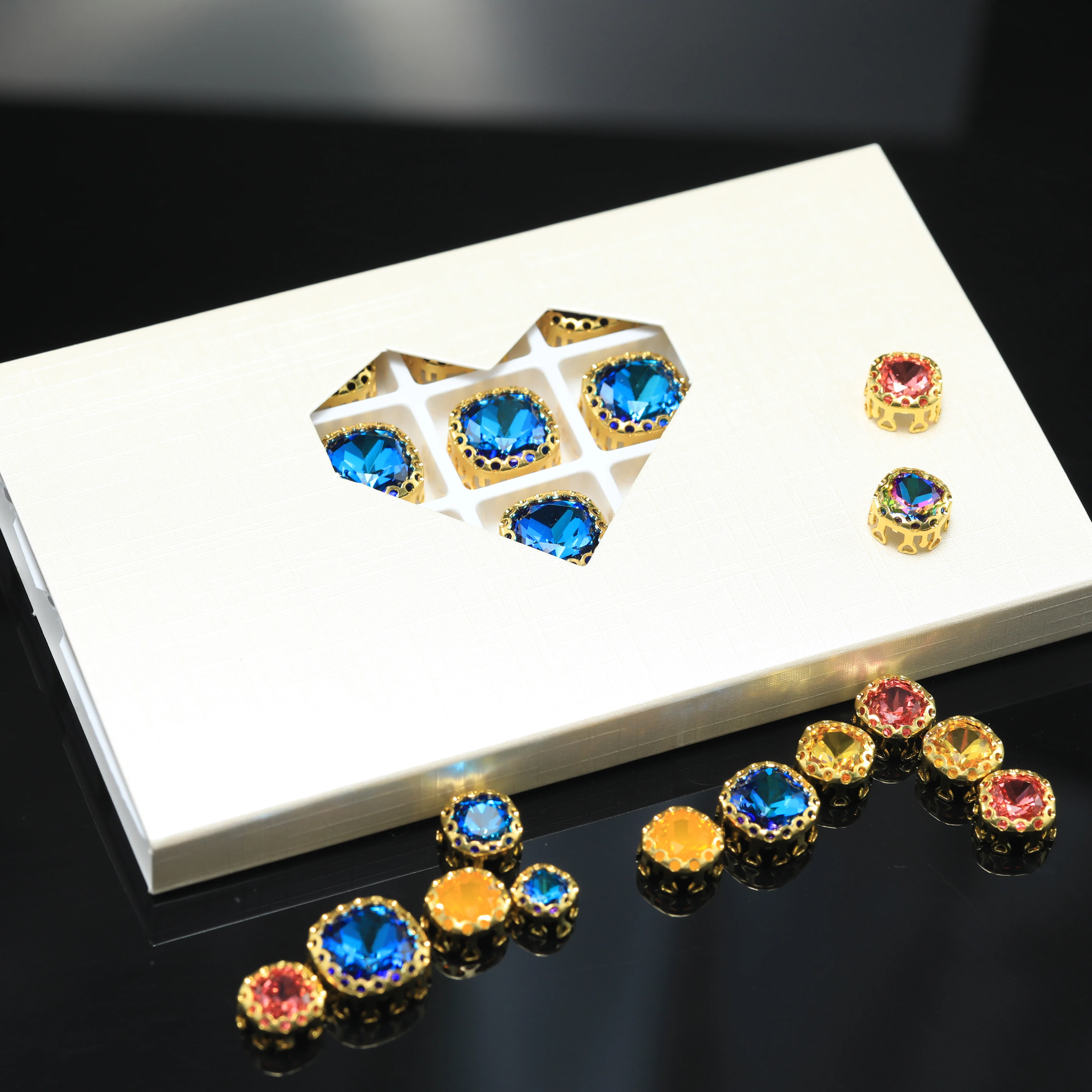 Aufnähbares Kristall-Strass-Spitzenband mit Strasssteinen, silberner und goldener Basis für Brautkleider, Schuhe, DIY-Schmuckherstellung – Detail 3