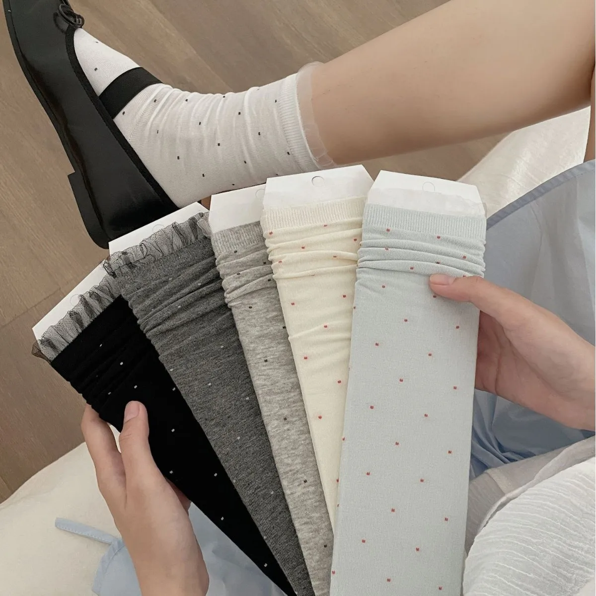 

5 Pairs Women's Socks Summer Mesh Polka Dot Socks Cotton Boneless Pile Socks Solid Color Breathable Fashion Lace Mid Tube Socks