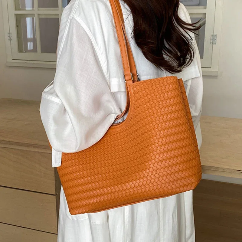 Koreanische Rattan-Geflecht-Umhängetasche, Große Kapazität Damen-Tragetasche, Sommerliche Lässige Einfache Urlaubs-Strand-Pendler-Handtasche – Detail 14