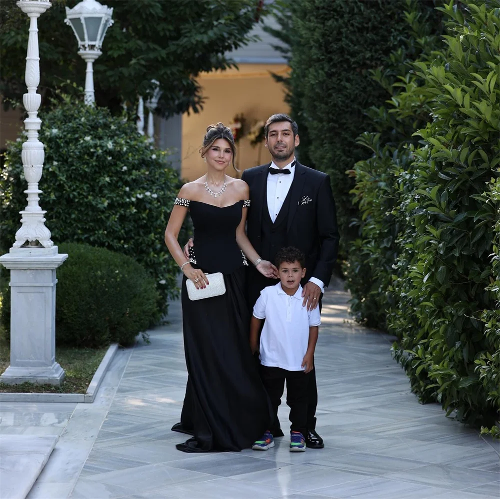 Amanda Customized Black Off Shoulder Rhinestones Prom Dresses Ruffled Sleeveless vestidos de noche Floor-Length Formal Evening