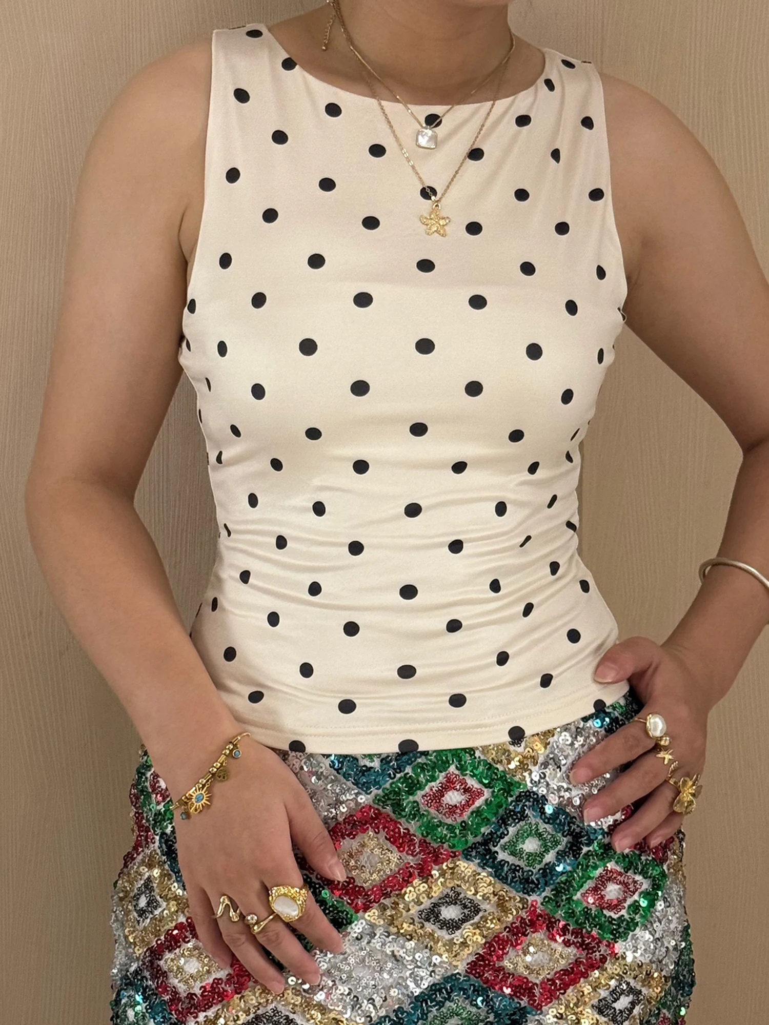 Blusa elegante sem mangas de bolinhas para mulheres, gola redonda, regata de verão, camisa casual, tendência