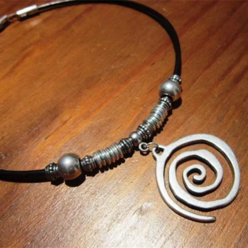 Ethnic Style Retro Exaggerated Metal Spiral Pendant Women\'s Necklace Bohemian Simple Beaded Leather Cord Necklace Jewelry Gifts