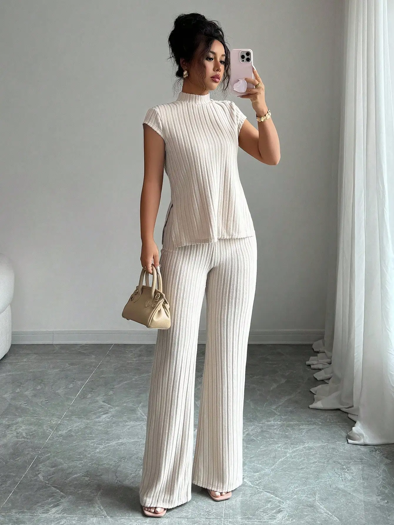 

Комплект: топ с коротким рукавом и воротником-стойкой в рубчик и брюки с широкими штанинами