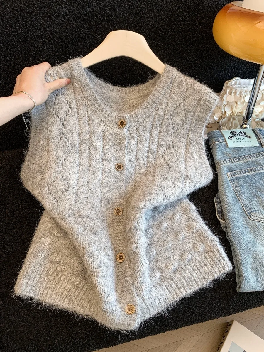 Soft Ey Hollow Out …