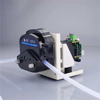 مضخة الجرعات التمعجية الصغيرة UCP302 معدات إضافية صغيرة مع محرك متدرج لتوصيل السائل الدقيق