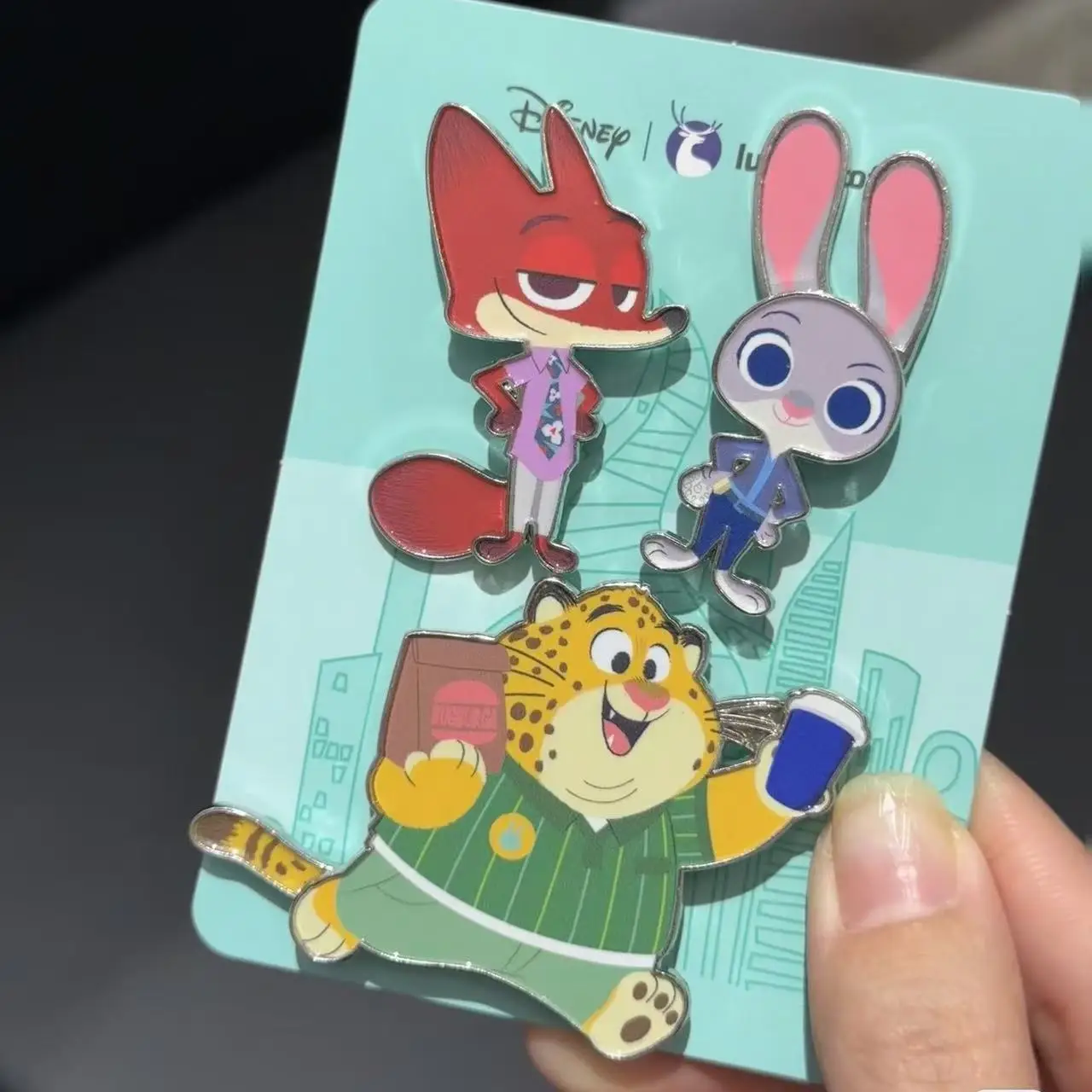 

Zootopia Judy Nick Rotating Fridge Magnet Cute Cartoon Souvenir Collectible Sticker Home Kitchen Decor Gift for Movie Fans Kids