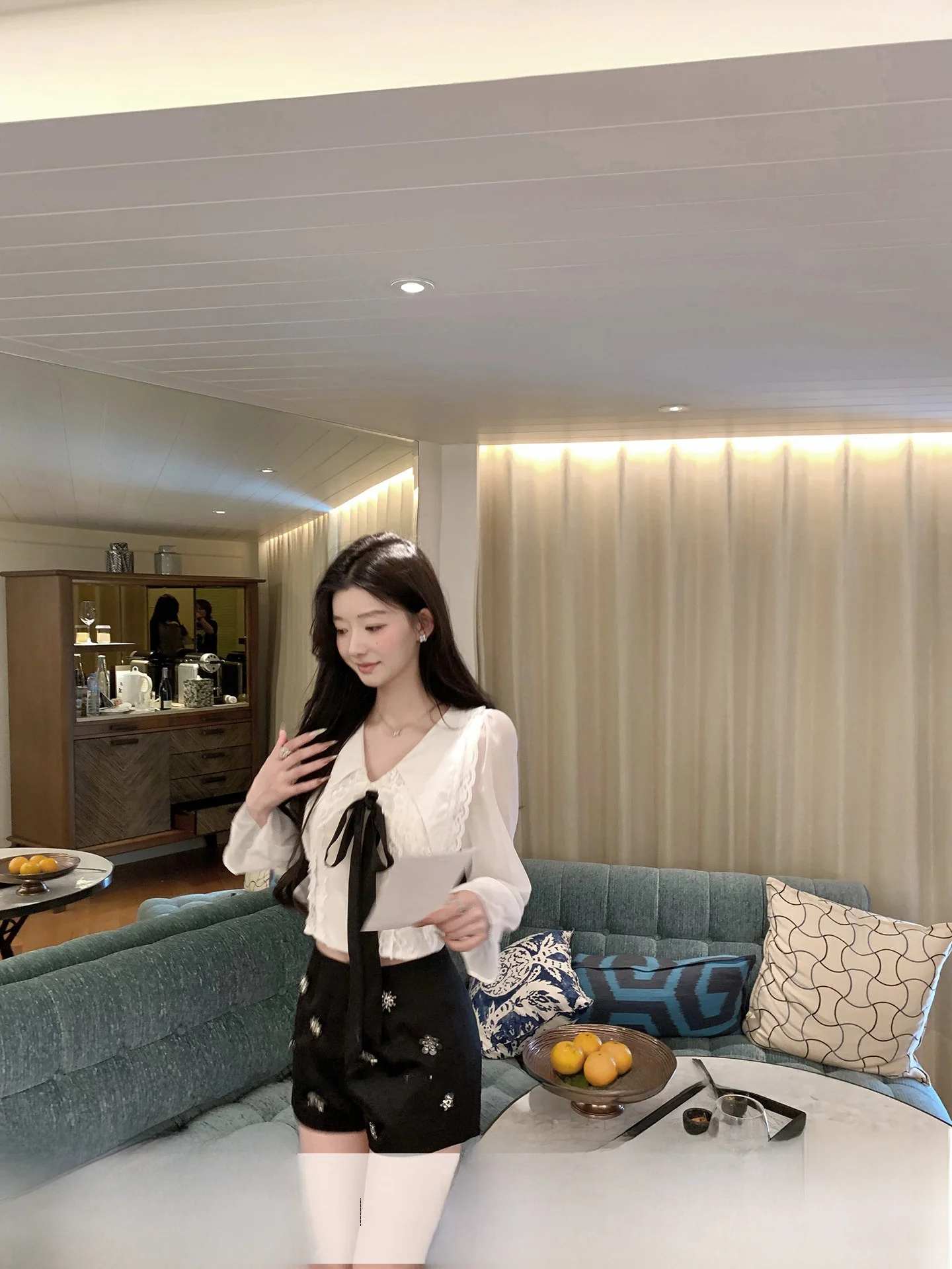 

YOLI Zhang Yuli nt Sister White V-ne ort irt Женская приталенная блузка с V-образным вырезом, весенняя, повседневная, модная, из полиэстера, с длинным рукавом