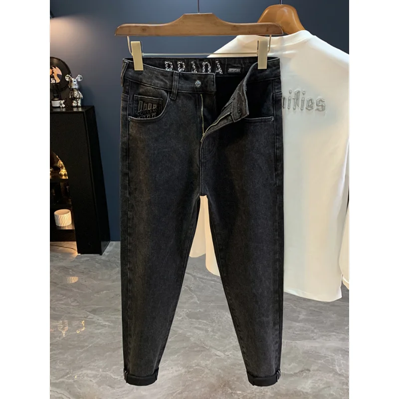 2025年秋新作 メンズ向けファッショナブルなライトラグジュアリーブラックジーンズ ハイエンドメンズ服 ストレッチスリムフィット スモールレッグパンツ