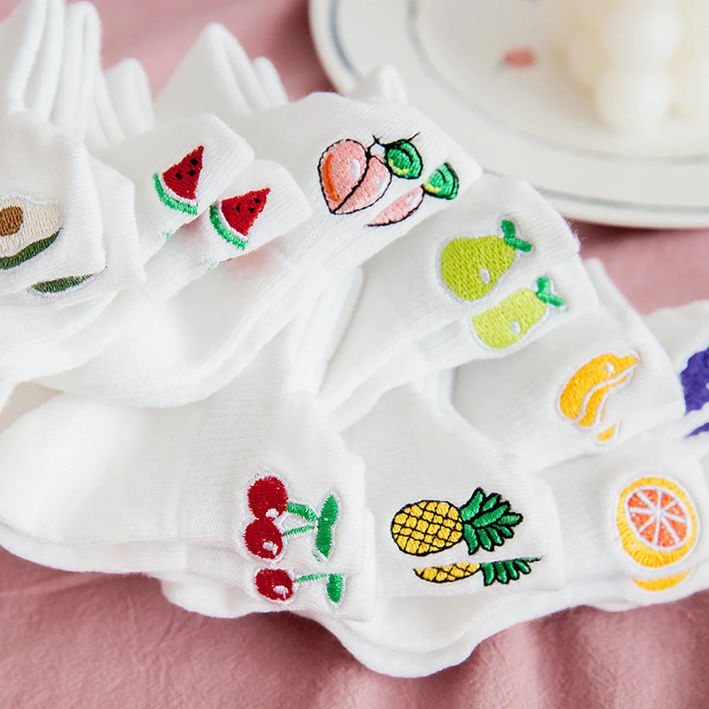 1 para truskawka arbuz brzoskwinia banan ananas białe skarpetki damskie hafty Harajuku skarpetki do kostki awokado krótkie skarpetki hurtownia