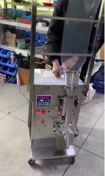

Manual feeding of three-side sealing packing machine, film width 150mm